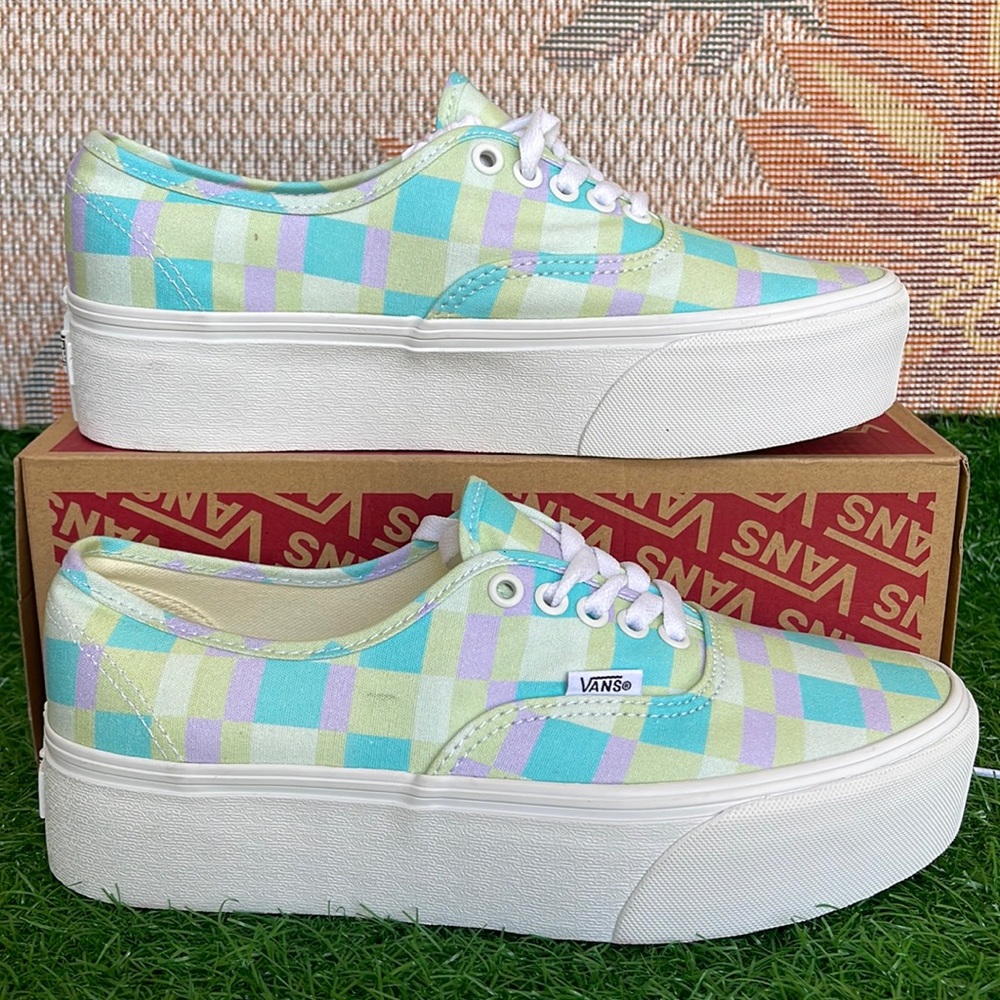 Vans WMNS Authentic Stacked
Pastel Picnic Mixed Plaid
VN0A5KXXPPS
Platfo…